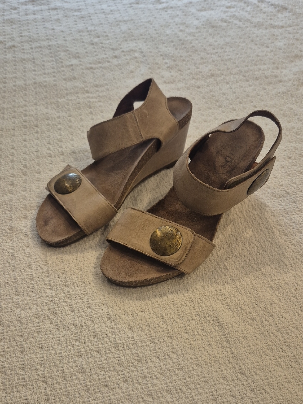 Taos Carousel Wedge Sandals Size 6.5